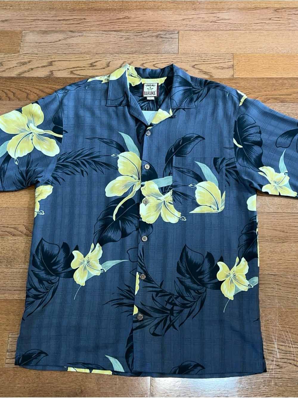 Tommy Bahama Men 100% Silk Gray Yellow Floral Hawaiian Shirt Sz S Resort Beach